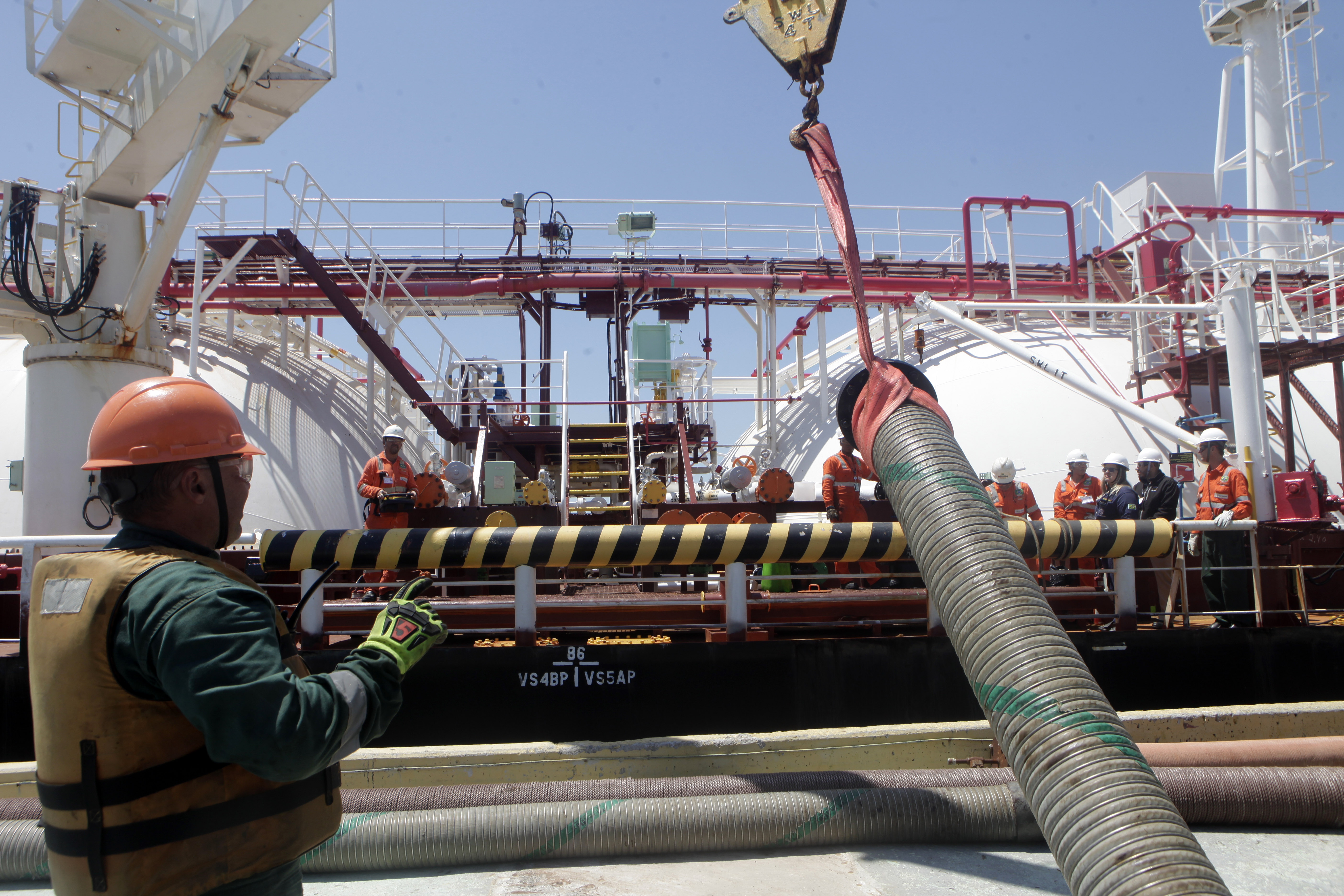 Ship fueling during bunker testing with renewable content