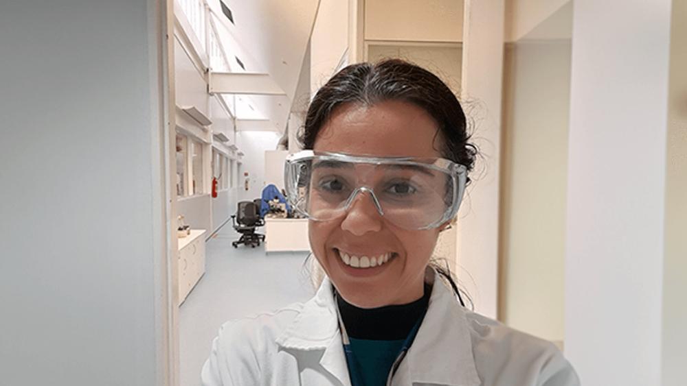 Aline Machado de Castro, mulher cientista que trabalha na Petrobras.