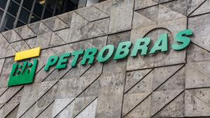 Logo da Petrobras na fachada do Edise, o edifício-sede da Petrobras no Rio de Janeiro
